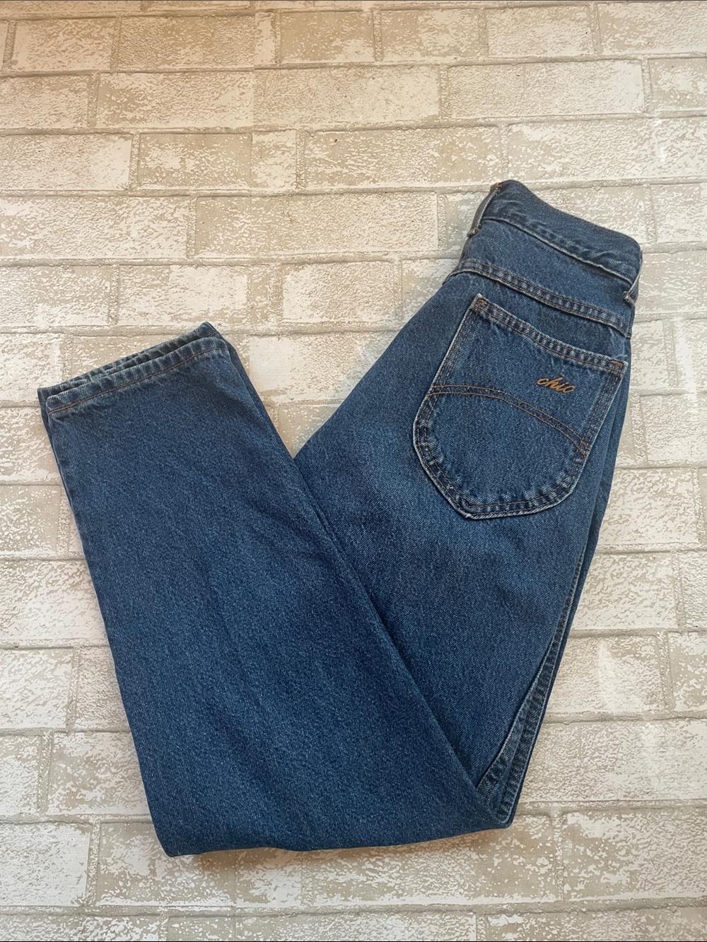 Chic vintage high waisted jeans